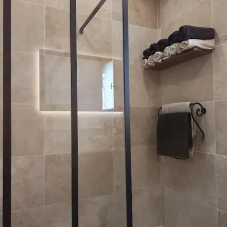 Maison Provencale Avec Piscine מנוסק