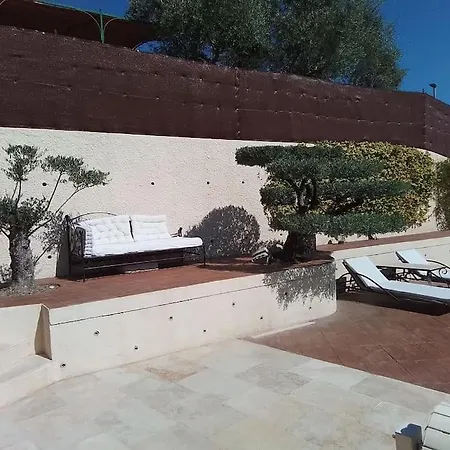 Maison Provencale Avec Piscine * מנוסק