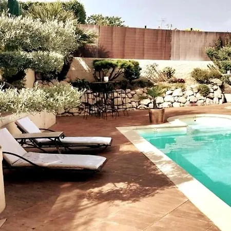 Maison Provencale Avec Piscine * מנוסק