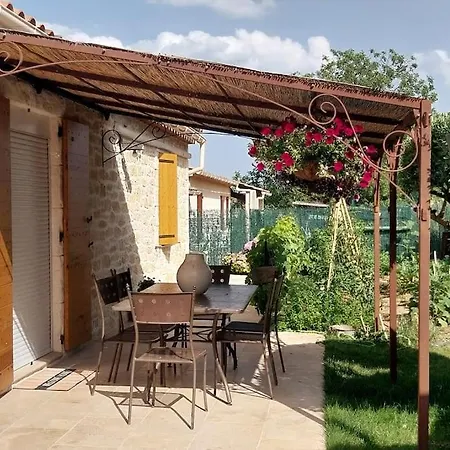 Maison Provencale Avec Piscine * מנוסק
