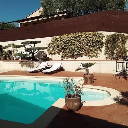 Maison Provencale Avec Piscine מנוסק